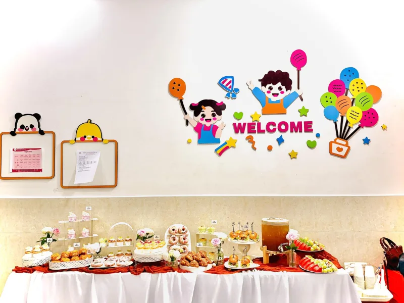 Bàn tiệc khai trương — chào mừng năm học mới 🎉